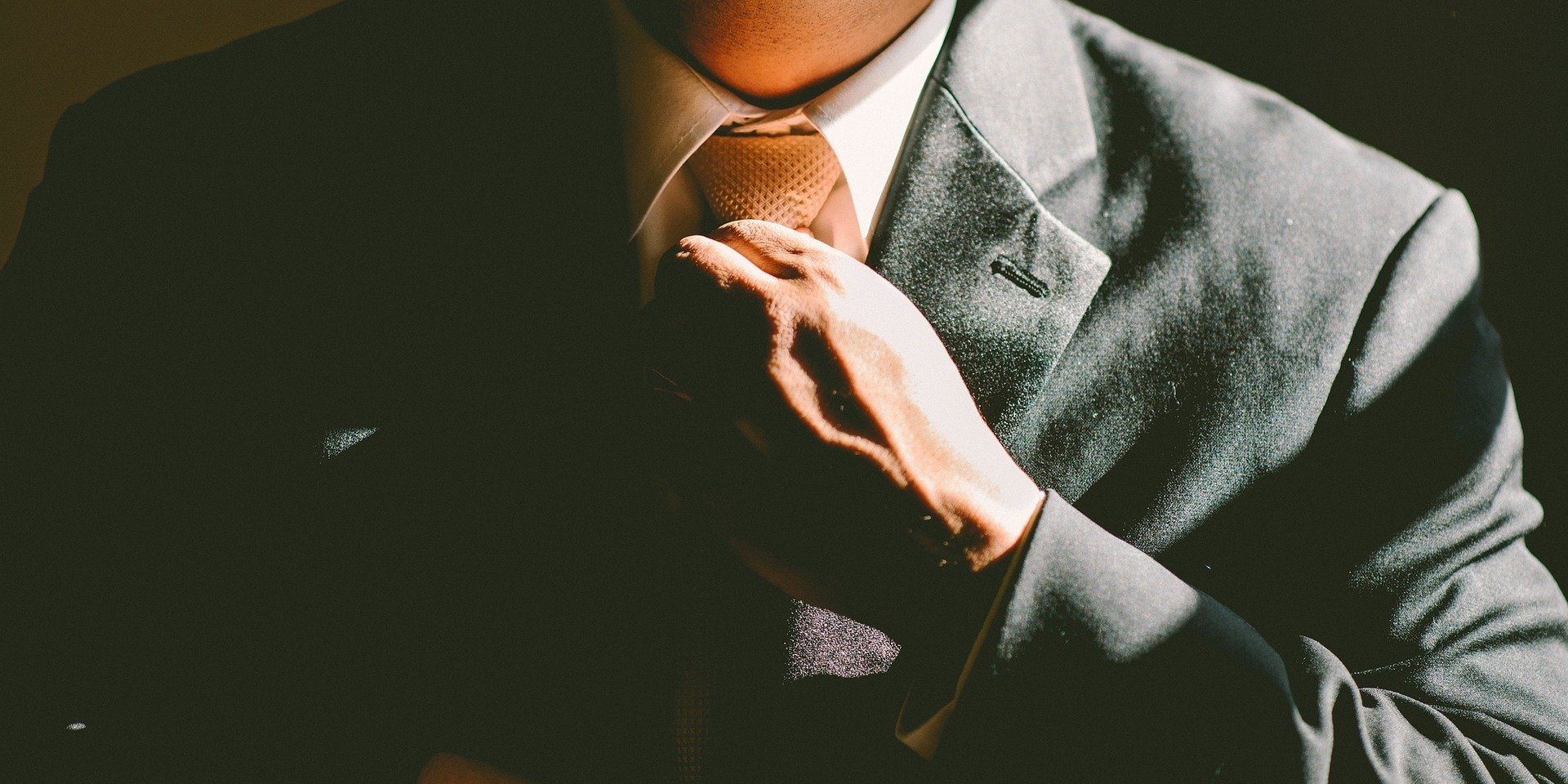 tie-690084_1920 (1).jpg